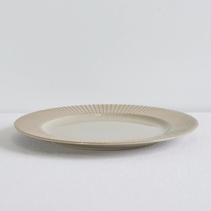 Carve Dinner Plate - Clay