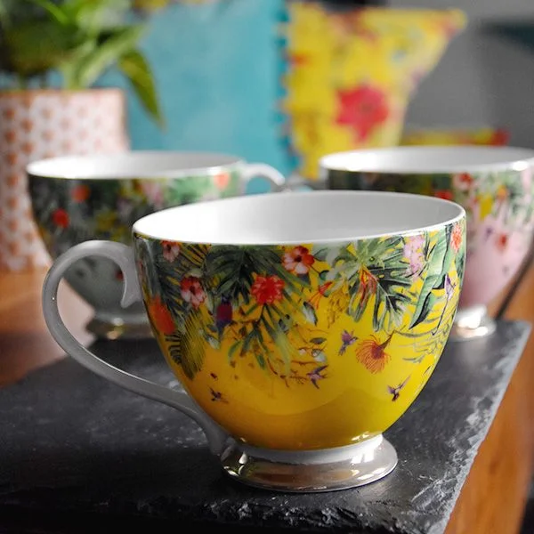 Set of Two Ochre White Chinoiserie Porcelain Footed Mugs